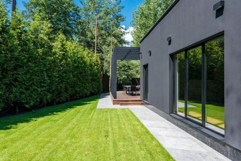 Modern Treasure Valley home exterior